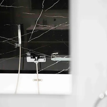 דירה Flat 1, Spacious 3 Bedroom Near Beaches And Countryside *