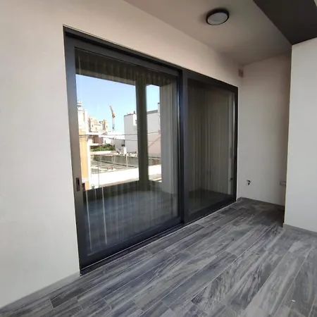 Flat 1, Spacious 3 Bedroom Near Beaches And Countryside L-Imgarr