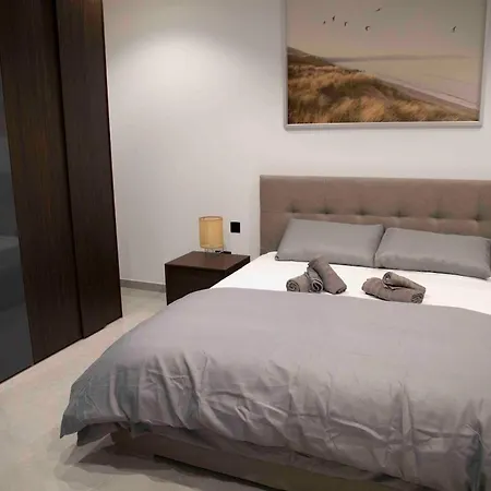 Flat 1, Spacious 3 Bedroom Near Beaches And Countryside L-Imgarr