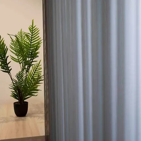 Flat 1, Spacious 3 Bedroom Near Beaches And Countryside