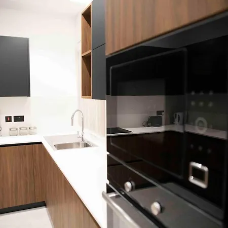 דירה Flat 1, Spacious 3 Bedroom Near Beaches And Countryside *