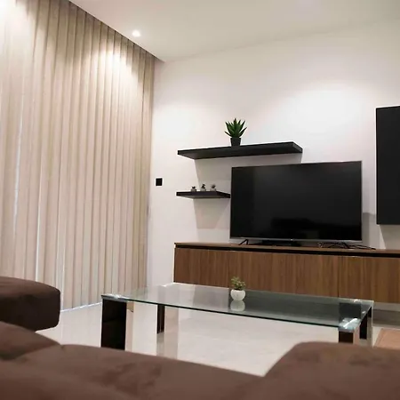 דירה Flat 1, Spacious 3 Bedroom Near Beaches And Countryside L-Imgarr