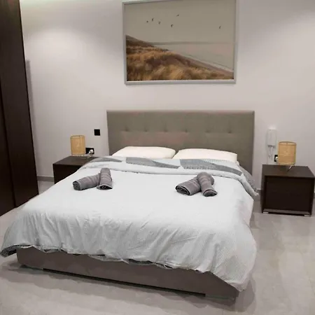 Flat 1, Spacious 3 Bedroom Near Beaches And Countryside *