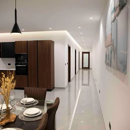 Flat 1, Spacious 3 Bedroom Near Beaches And Countryside L-Imgarr