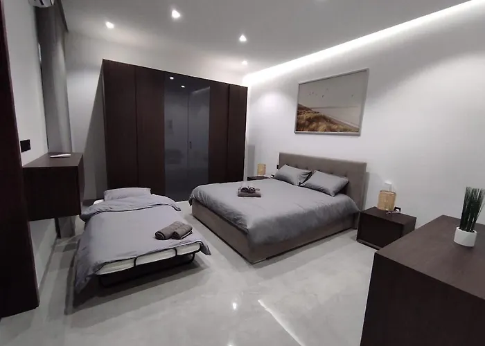 Flat 1, Spacious 3 Bedroom Near Beaches And Countryside L-Imgarr