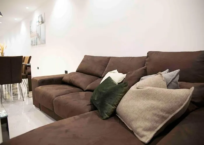 Flat 1, Spacious 3 Bedroom Near Beaches And Countryside * L-Imgarr