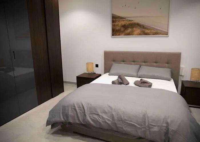 Flat 1, Spacious 3 Bedroom Near Beaches And Countryside L-Imgarr