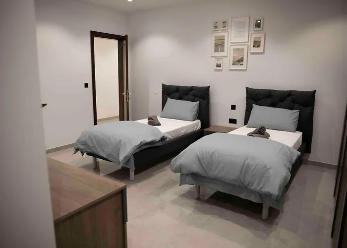 Flat 1, Spacious 3 Bedroom Near Beaches And Countryside * L-Imgarr