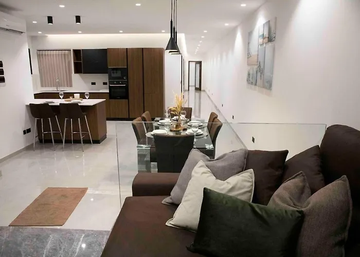 Flat 1, Spacious 3 Bedroom Near Beaches And Countryside * L-Imgarr