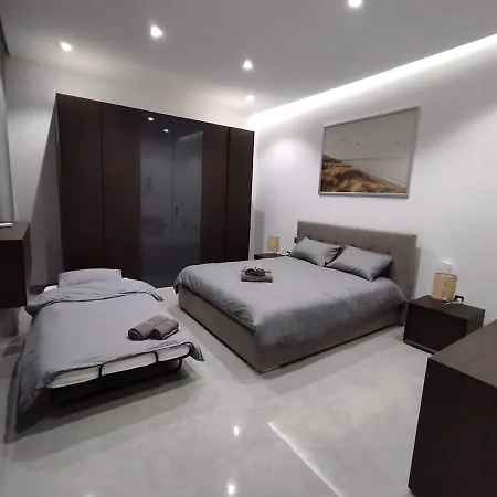 Flat 1, Spacious 3 Bedroom Near Beaches And Countryside L-Imgarr