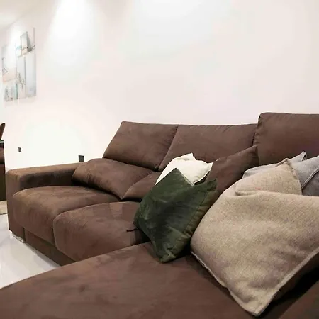 Flat 1, Spacious 3 Bedroom Near Beaches And Countryside * L-Imgarr