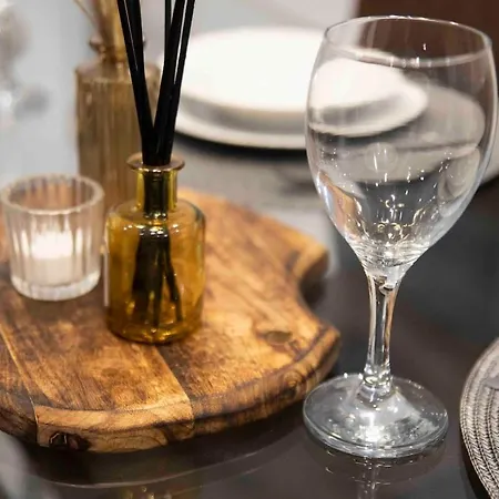 Flat 1, Spacious 3 Bedroom Near Beaches And Countryside Apartament L-Imgarr