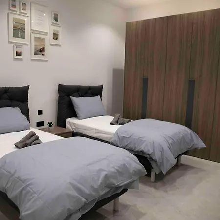 Flat 1, Spacious 3 Bedroom Near Beaches And Countryside *