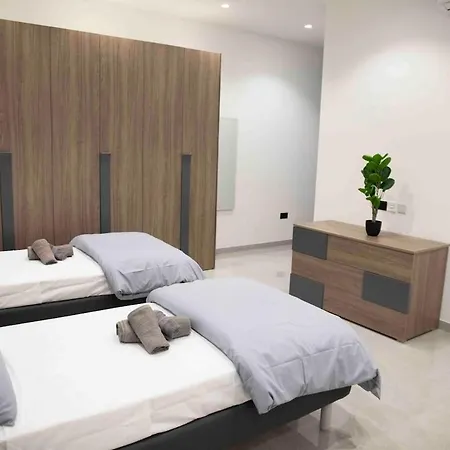 Flat 1, Spacious 3 Bedroom Near Beaches And Countryside Apartament L-Imgarr