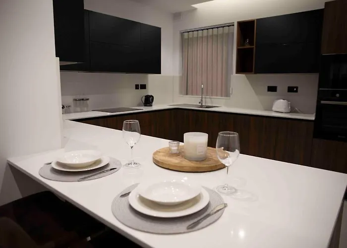 Flat 1, Spacious 3 Bedroom Near Beaches And Countryside *