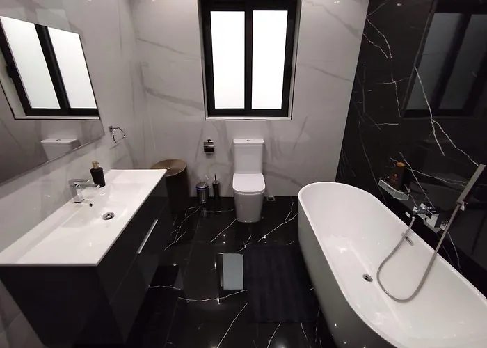 Apartament Flat 1, Spacious 3 Bedroom Near Beaches And Countryside L-Imgarr