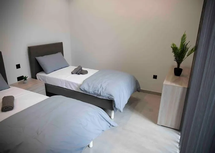 Διαμέρισμα Flat 1, Spacious 3 Bedroom Near Beaches And Countryside *