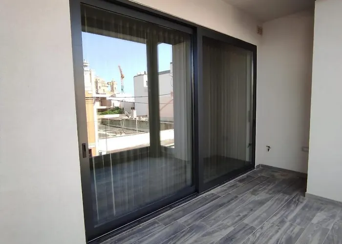 Flat 1, Spacious 3 Bedroom Near Beaches And Countryside L-Imgarr
