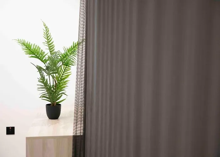 Flat 1, Spacious 3 Bedroom Near Beaches And Countryside * L-Imgarr