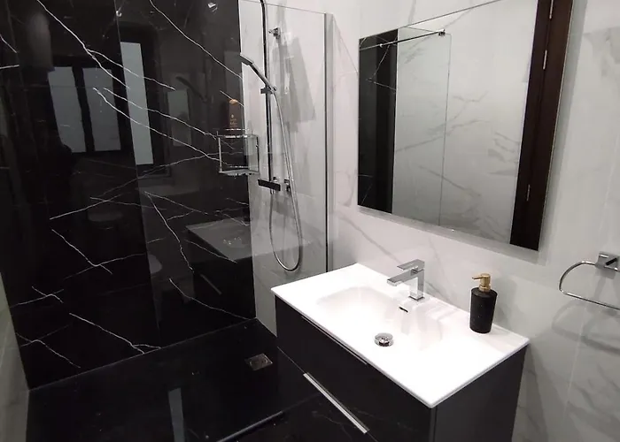 Flat 1, Spacious 3 Bedroom Near Beaches And Countryside * L-Imgarr