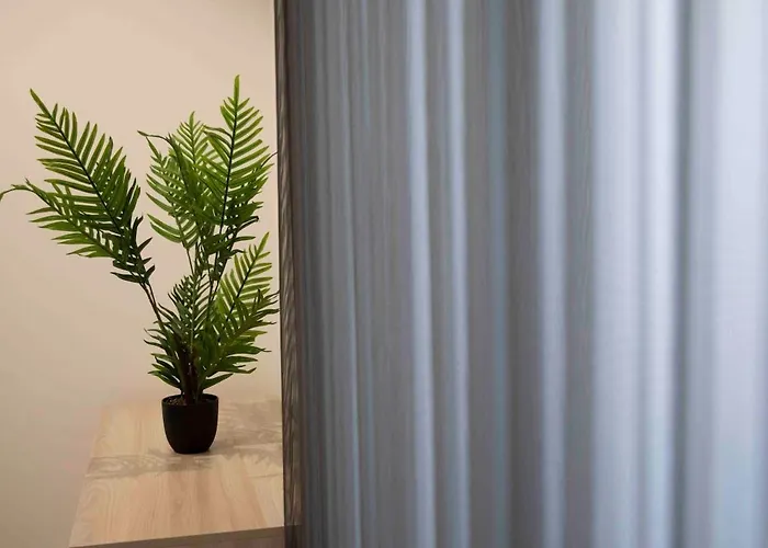 Flat 1, Spacious 3 Bedroom Near Beaches And Countryside