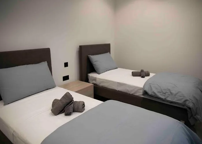 Flat 1, Spacious 3 Bedroom Near Beaches And Countryside Apartament *