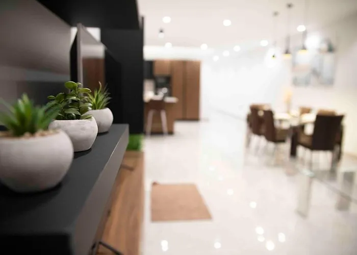 Flat 1, Spacious 3 Bedroom Near Beaches And Countryside *