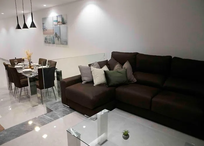 Διαμέρισμα Flat 1, Spacious 3 Bedroom Near Beaches And Countryside *