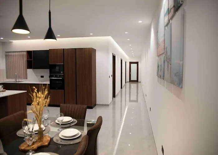 Flat 1, Spacious 3 Bedroom Near Beaches And Countryside L-Imgarr