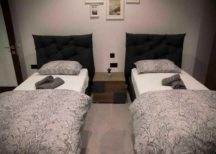 Flat 1, Spacious 3 Bedroom Near Beaches And Countryside